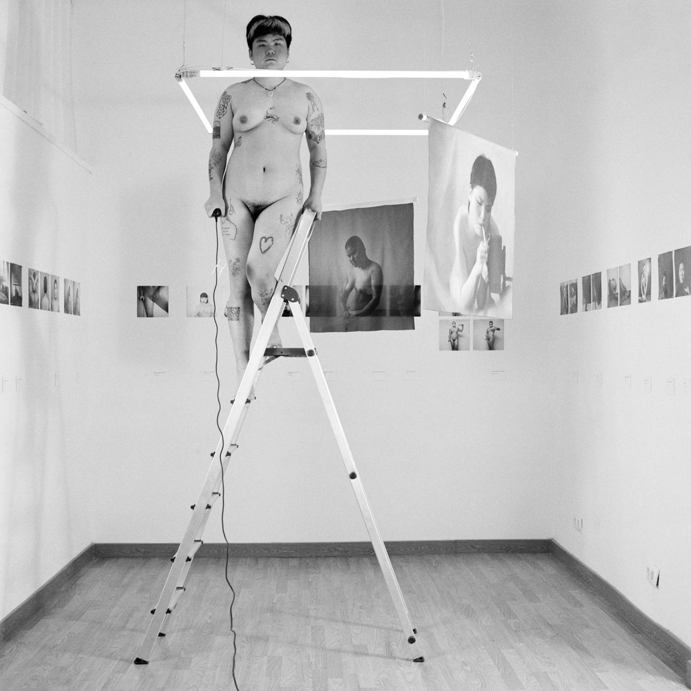 https://artphotobcn.com/online/wp-content/uploads/2024/05/Self-portraitureperformanceduringexhibitionatElLocal,Madrid,2023-1400x1400.jpg